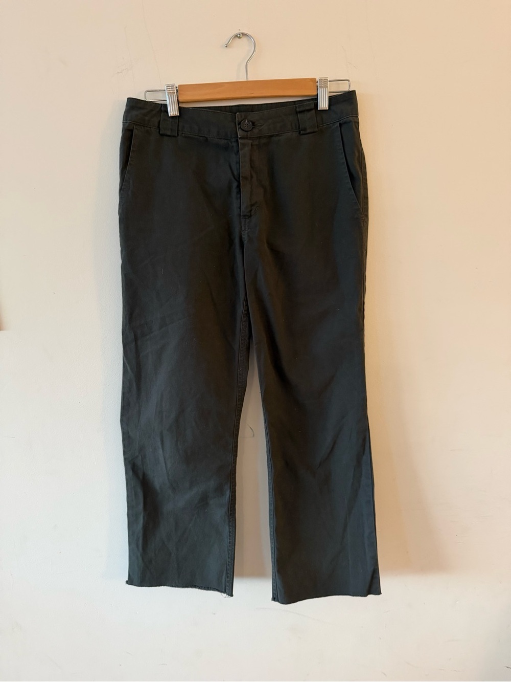 Velvet by Graham + Spencer Dark Green ankle light cotton pants with raw hem, 6